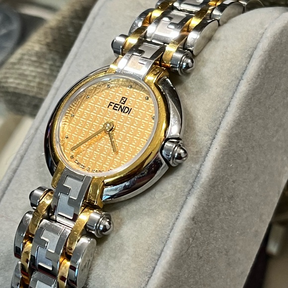 FENDI PRE-LOVED AUTHENTIC ‘ZUCCA’ 18K YELLOW GOLD-PLATED LUXURIOUS WATCH main image 4